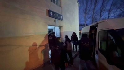 Erzurum’da gerçekleştirilen operasyonda 20 kaçak göçmen yakalandı, gözaltına alınan 4