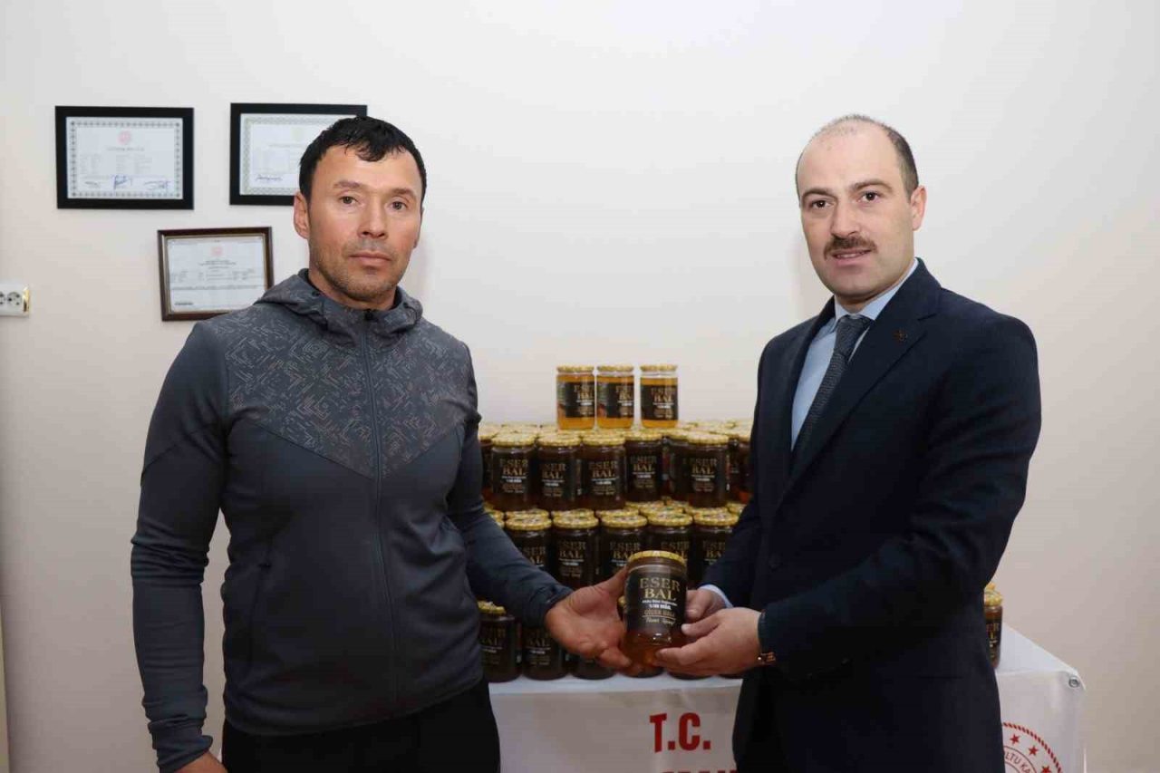 Erzurum’un Şenkaya ilçesine bağlı Doğanköy Mahallesi’nde organik bal üretimi yapan