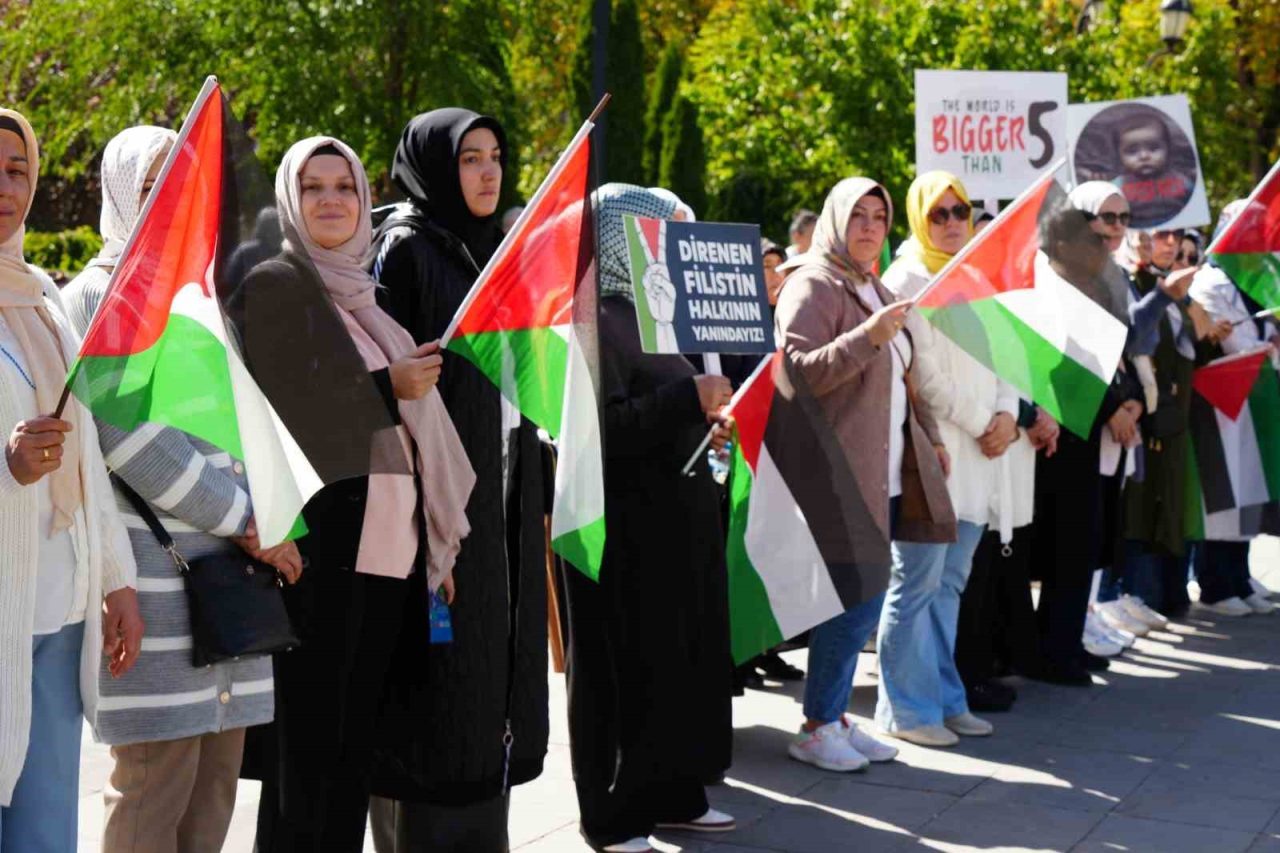 AK Parti Erzurum Kadın Kolları tarafından organize edilen “Gazze için