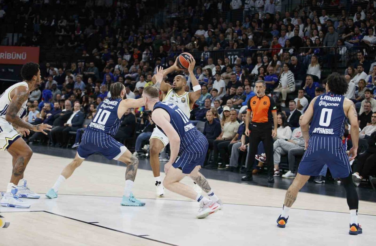 Fenerbahçe Beko, Euroleague’in 6. hafta maçında deplasmanda A. Efes’i 79-69