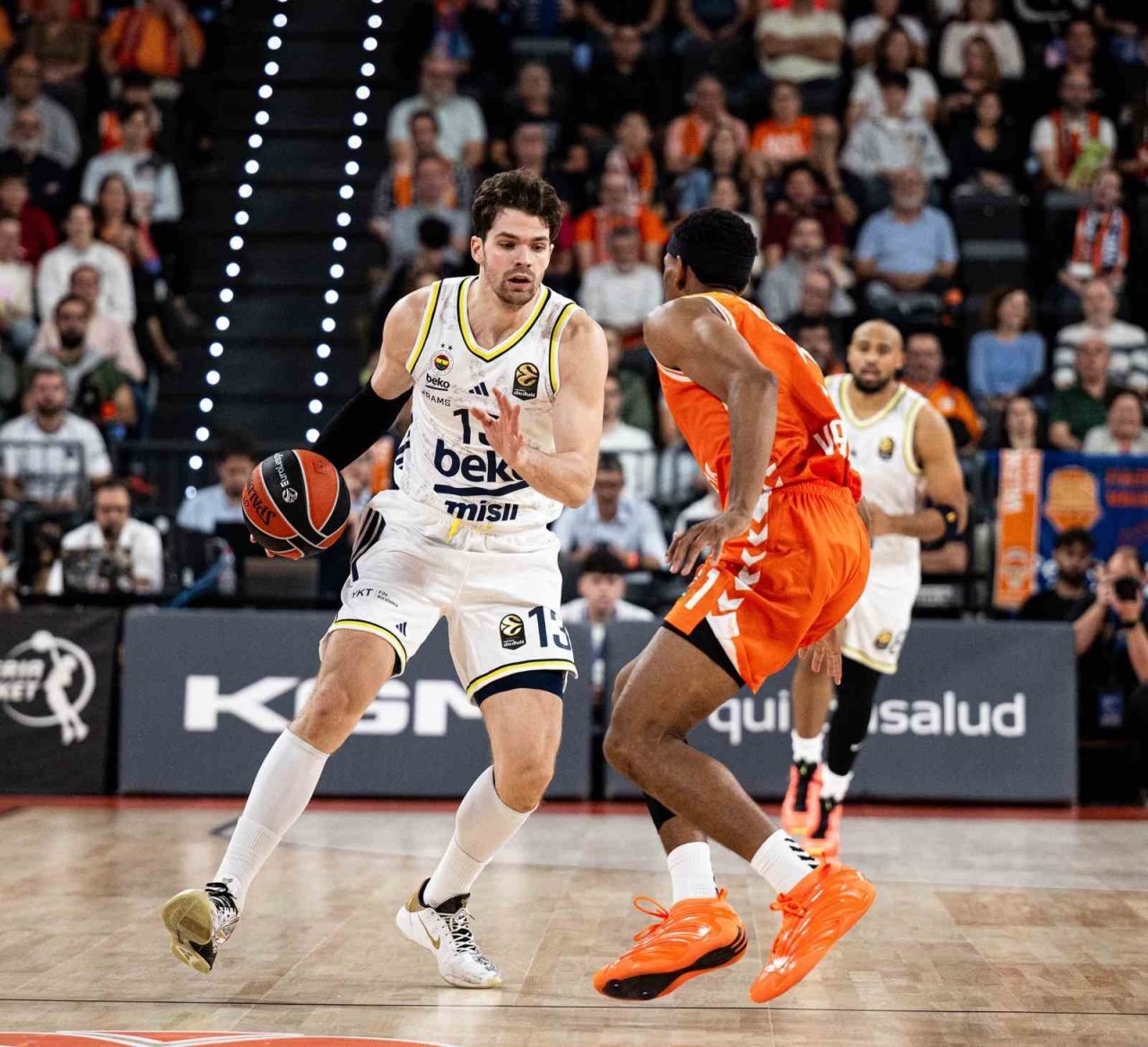 Euroleague’in 7. haftasında Fenerbahçe Beko, deplasmanda karşılaştığı Valencia Basket’e 94-79’luk