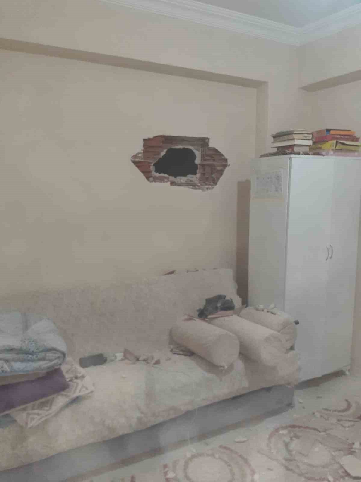 Ardahan’da apartman dairesinde patlayan piknik tüpü sebebiyle bir kişi yaralandı.