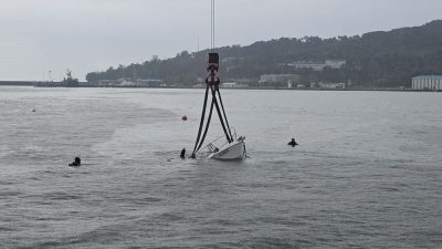 Zonguldak’ın Karadeniz Ereğli ilçesinde fırtına ve sağanak yağış nedeniyle limanda