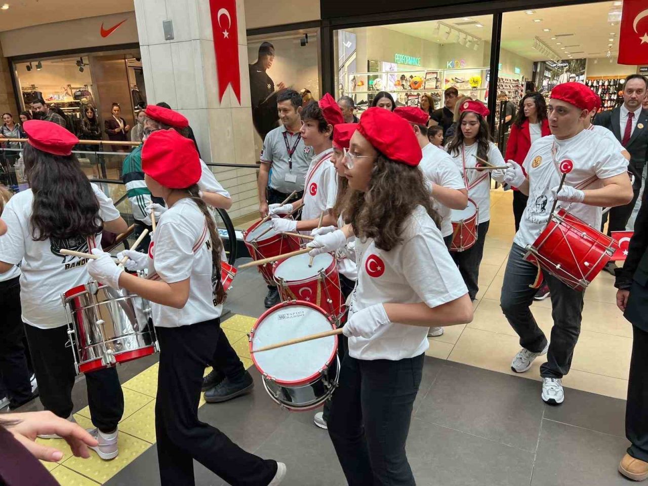 29 Ekim Cumhuriyet Bayramı’nda Forum Trabzon’a gelen ziyaretçiler Cumhuriyet’in 102.yılının