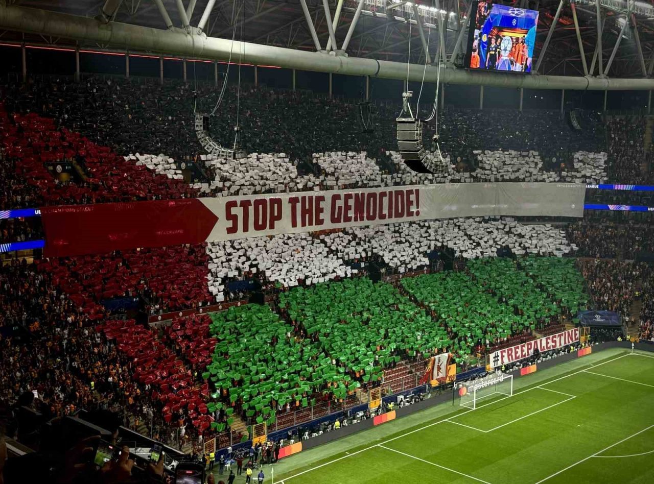 Galatasaray taraftarları, UEFA Şampiyonlar Ligi’nde evinde oynadıkları Bodo/Glimt karşılaşması öncesinde