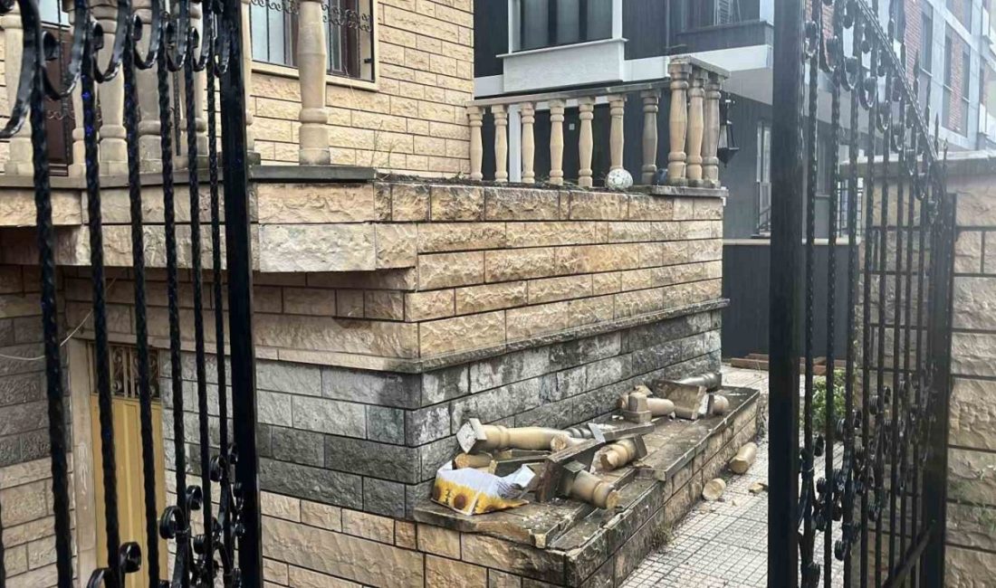 Kocaeli’nin Gebze ilçesinde evine girmeye çalışan 14 yaşındaki çocuğun üzerine,