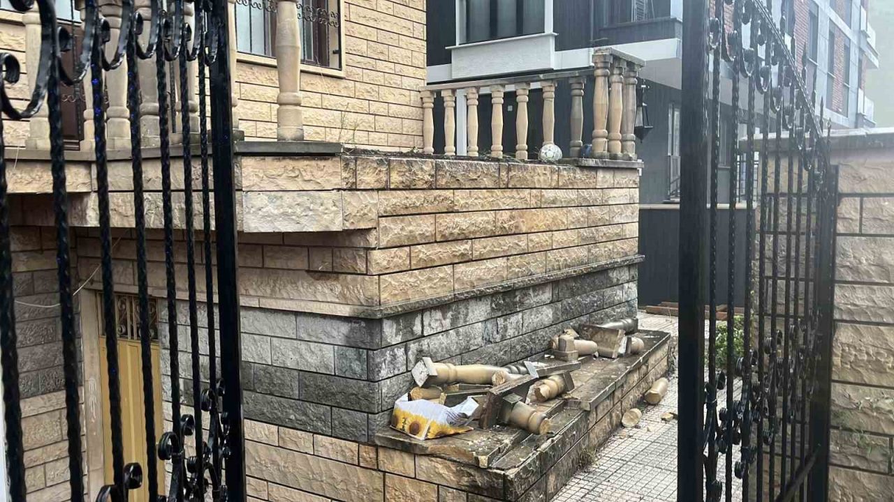 Kocaeli’nin Gebze ilçesinde evine girmeye çalışan 14 yaşındaki çocuğun üzerine,