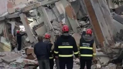 Kocaeli’nin Gebze ilçesinde 6 katlı bina çöktü. Olay yerine çok