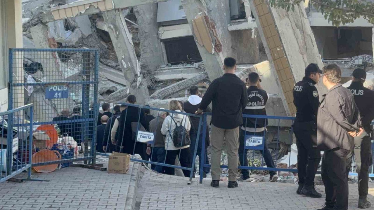 Kocaeli’nin Gebze ilçesinde 5 kişilik aileden 4’ünün hayatını kaybettiği çöken