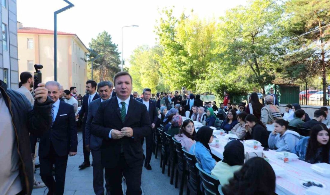 Üniversite öğrencilerinin istihdam edilebilirliğini artırmak, bilgi, beceri, çalışma alışkanlığı ve