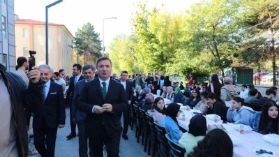 Üniversite öğrencilerinin istihdam edilebilirliğini artırmak, bilgi, beceri, çalışma alışkanlığı ve