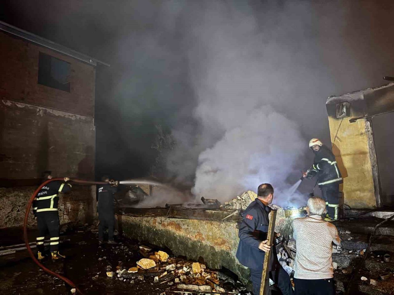 Giresun’un Piraziz ilçesinde eski usul mısır fırınının neden olduğu yangın