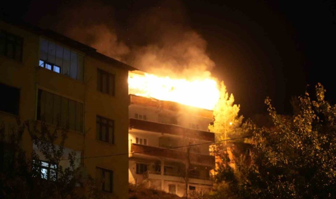 Gümüşhane’de 4 katlı bir binanın 3. katında çıkan yangında alevler