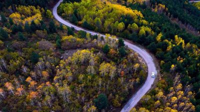 Coğrafi konumu ve zengin bitki örtüsüyle yılın her mevsimi farklı