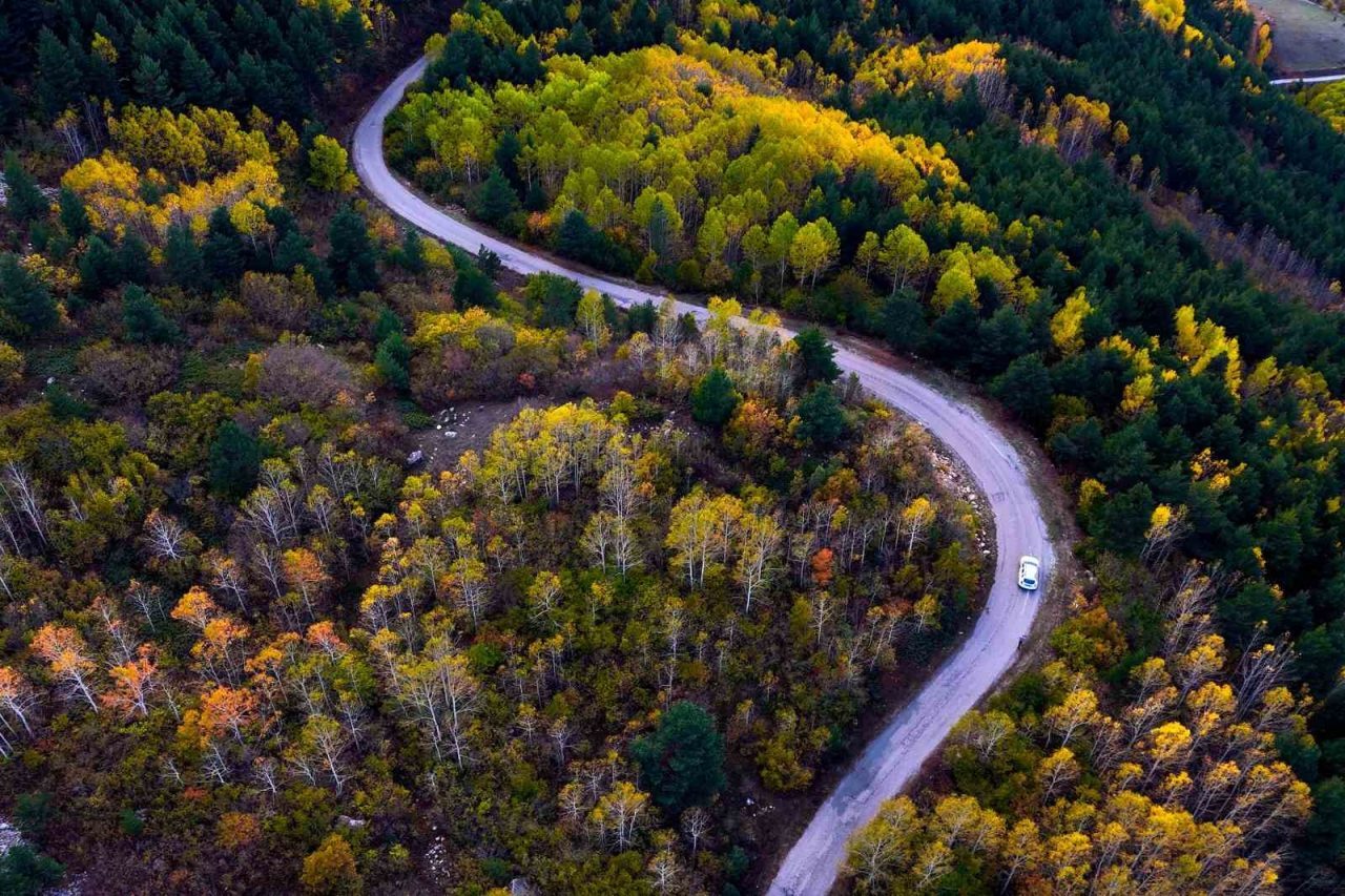 Coğrafi konumu ve zengin bitki örtüsüyle yılın her mevsimi farklı
