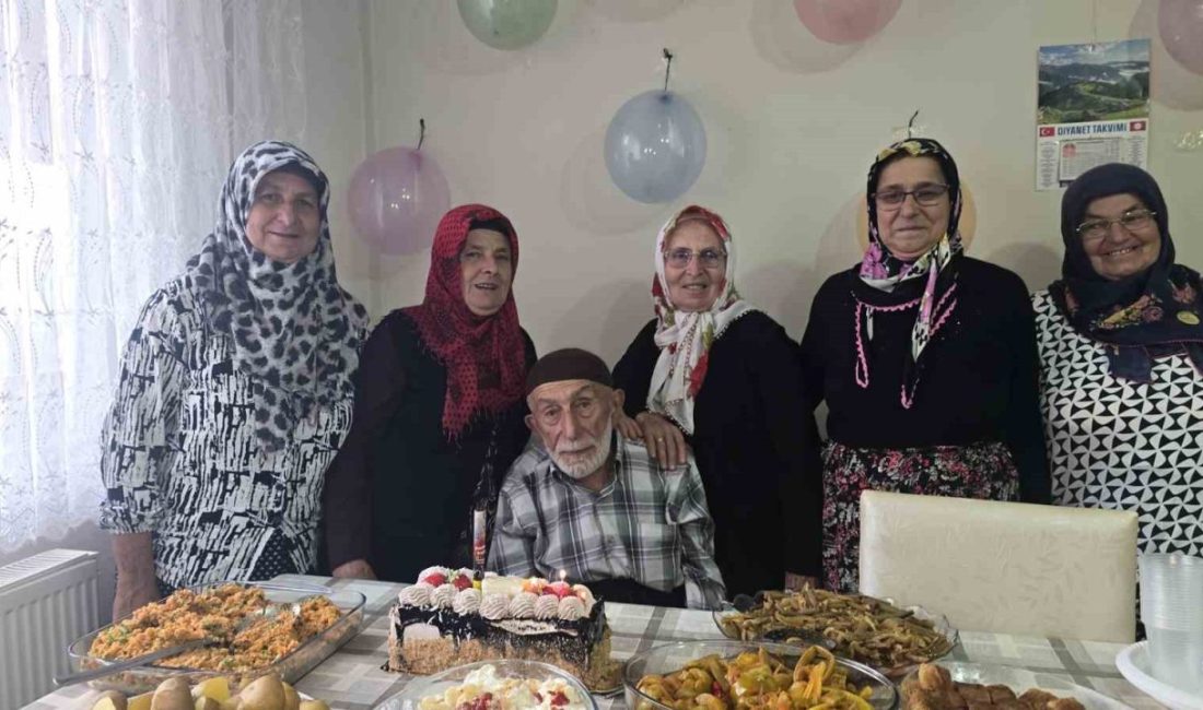 Trabzon’un Çarşıbaşı ilçesinde yaşayan 95 yaşındaki Hacı Hasan Baş’a torunlarından