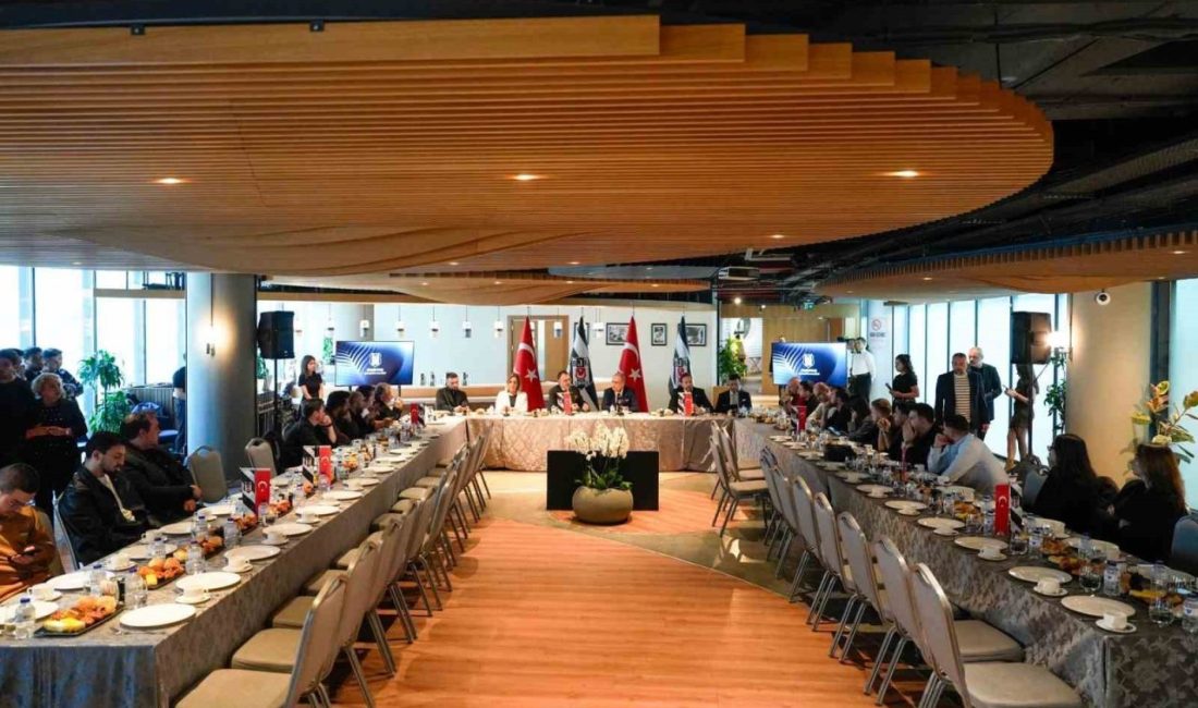 Beşiktaş Yönetim Kurulu üyeleri, basın mensuplarıyla sohbet toplantısında buluşurken, İkinci