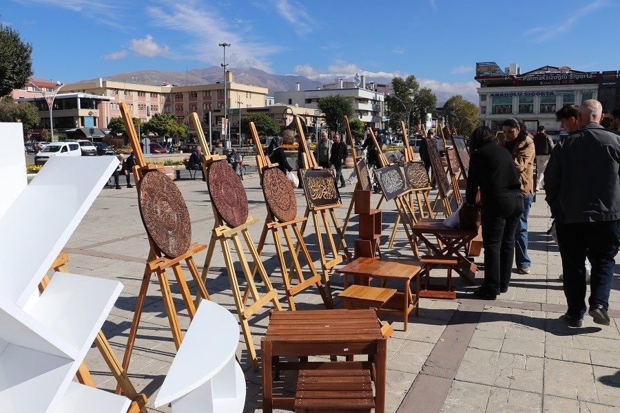 Erzincan Mesleki ve Teknik Anadolu Lisesi tarafından hayır çarşısı düzenlendi.