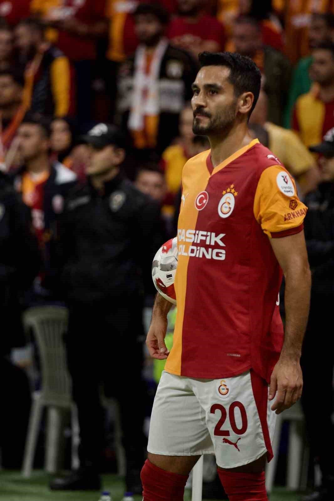 Galatasaraylı futbolcu İlkay Gündoğan, sarı-kırmızılı formayla ilk golünü Beşiktaş derbisinde