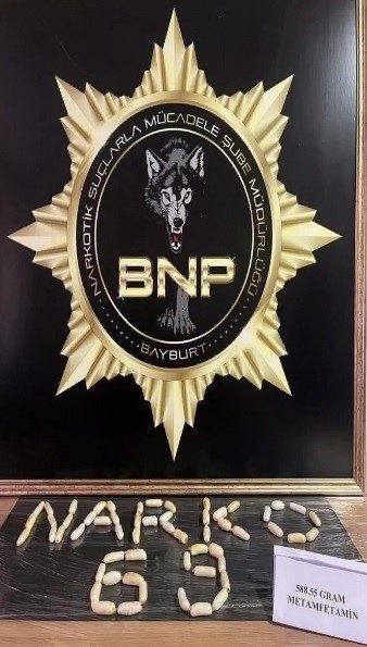 Bayburt’ta uyuşturucuyu ticareti yaptığı şüphesiyle yakalanan İran uyruklu şahsın mide