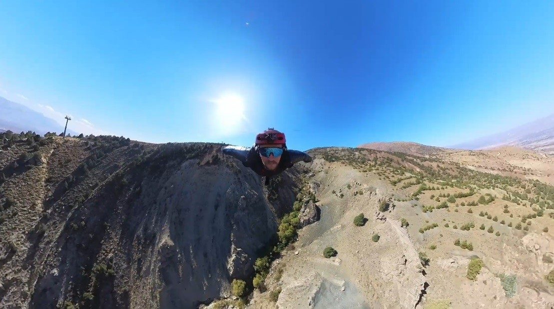 İrlandalı sporcu Michael Moranmm ve tandem pilotu Ayşenur Katırcı, Erzincan