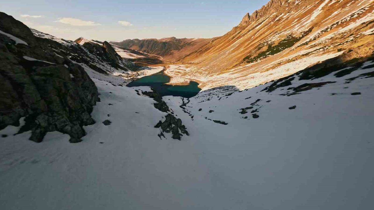 İskandinavya’yı geride bırakan manzaralarıyla Rize’nin Avusor Yaylası’nın eşsiz güzellikleri FPV