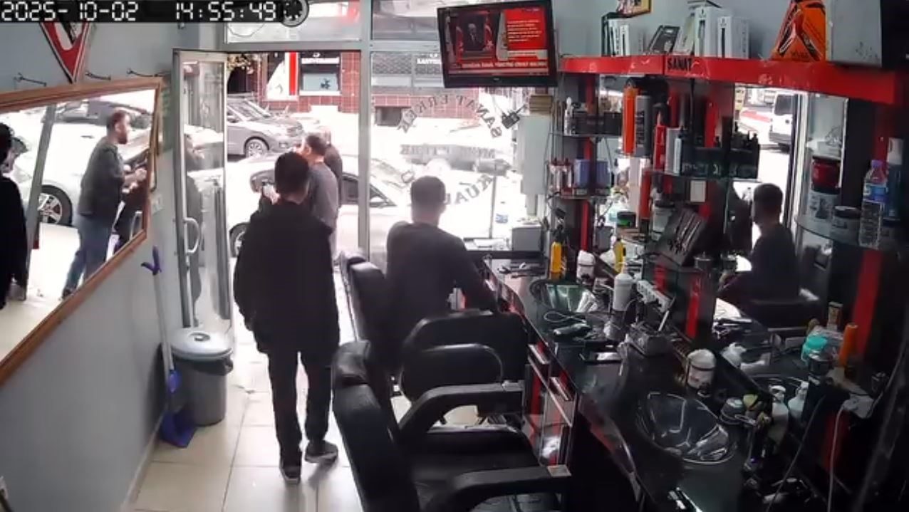 İstanbul Arnavutköy’deki bir berber ve Sultangazi’deki bakkalda deprem anında yaşananlar