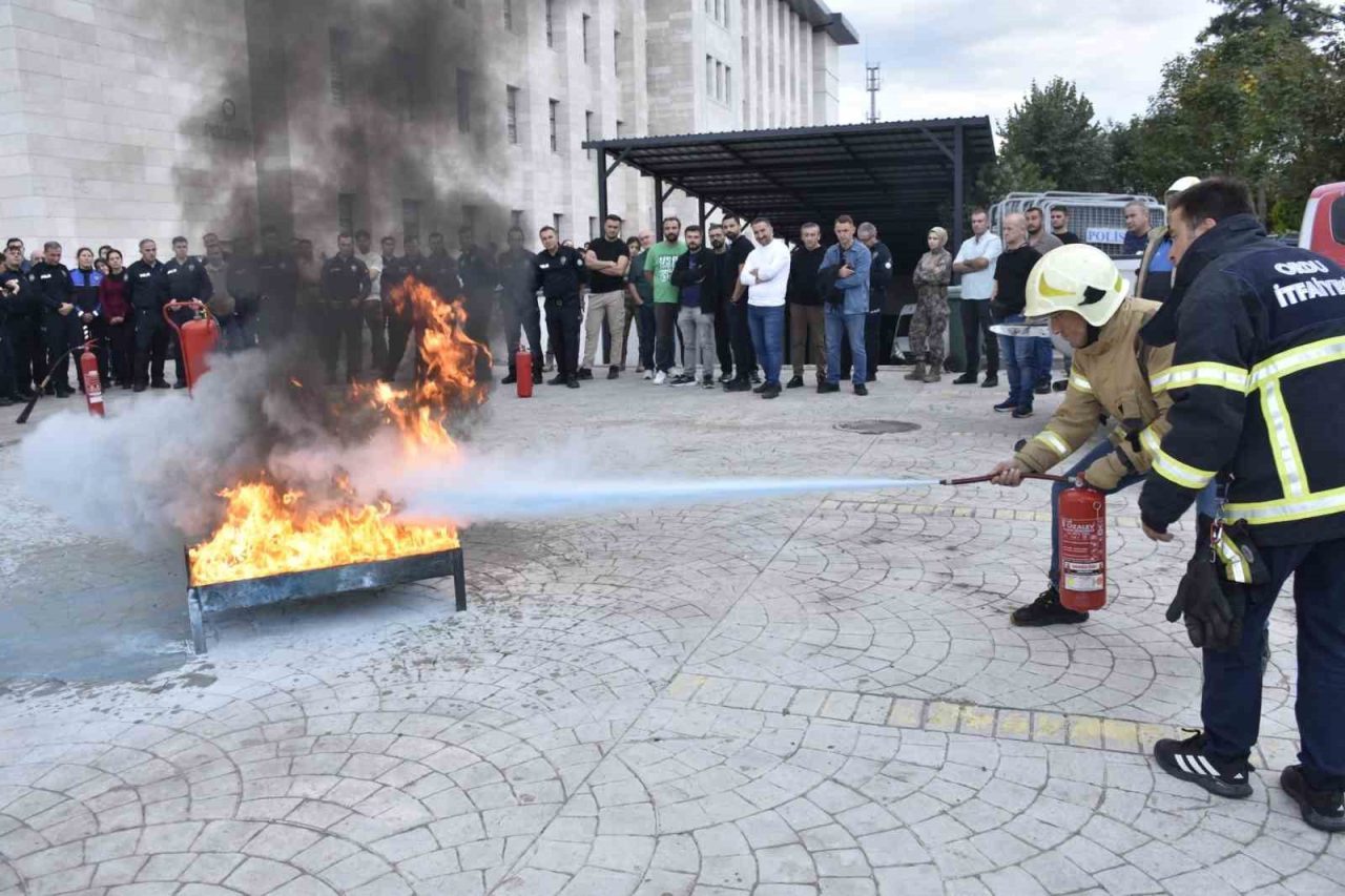 Ordu Büyükşehir Belediyesi İtfaiye Dairesi Başkanlığı ekipleri tarafından, polis ekiplerine