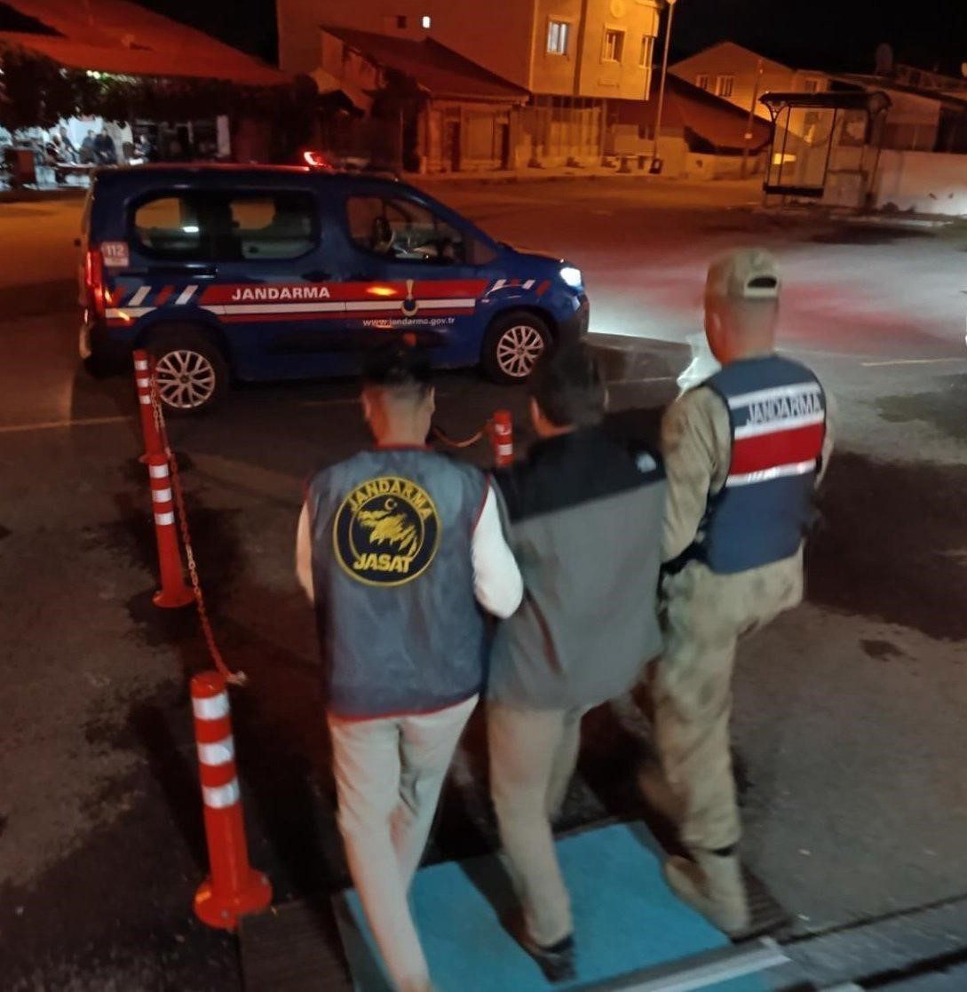 Jandarma ekipleri aranan şahıslarla ilgili çalışmalarını aralıksız sürdürüyor. Erzurum İl
