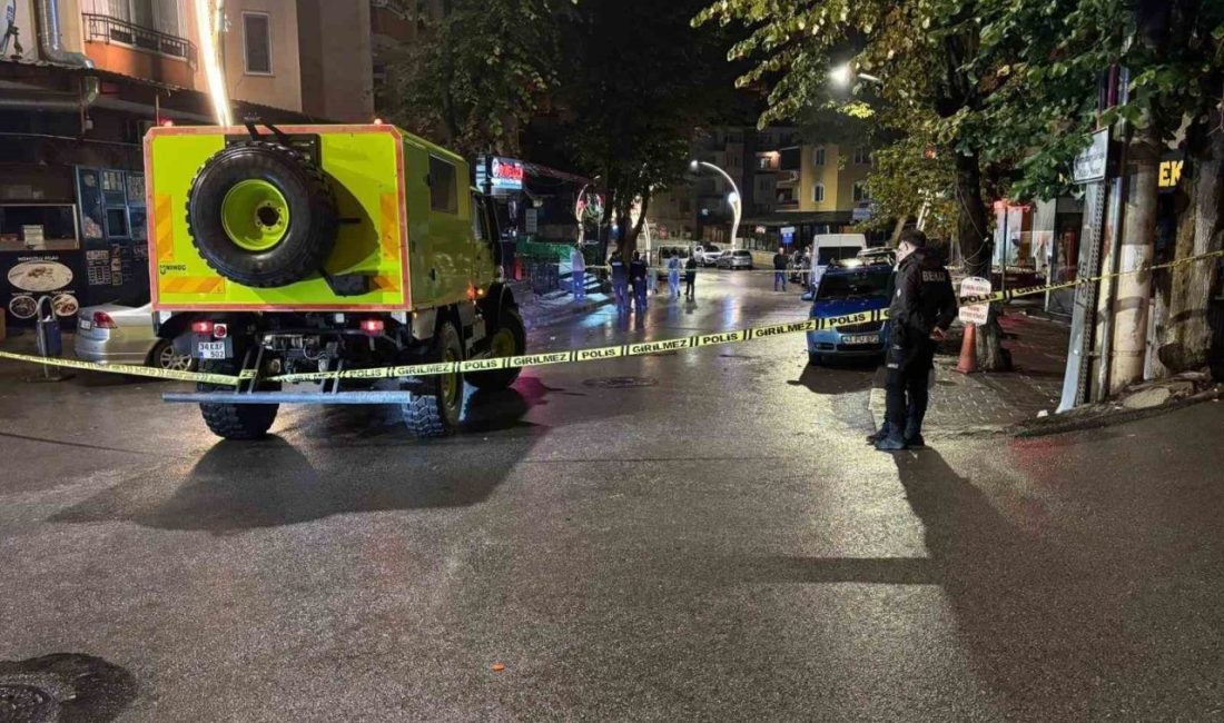 Kocaeli’nin İzmit ilçesinde jiletle kendini kesip çevredekilere rahatsızlık veren şahsın