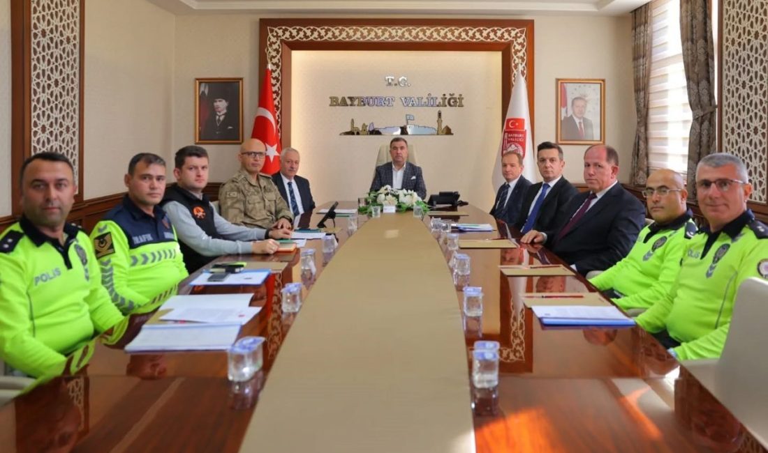 Bayburt Valisi Mustafa Eldivan başkanlığında, karayollarında trafik güvenliğinin artırılmasına yönelik