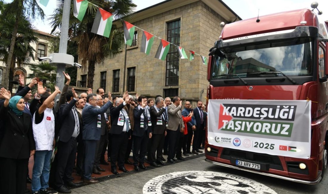 Trabzon’da toplanan 250 ton insani yardım malzemesi, 10 tırdan oluşan
