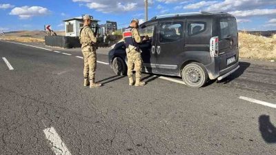 Kars’ta jandarma, “Düzensiz Göçle Mücadeleye Yönelik Huzur ve Güven Uygulaması”