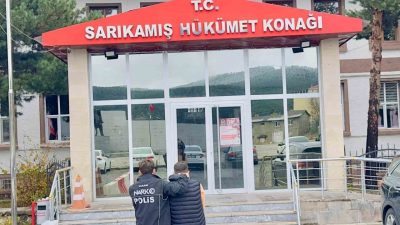 Kars’ta aracında uyuşturucu madde ele geçirilen uzman çavuş tutuklandı. Emniyet