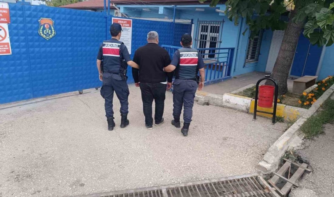 Kastamonu’da jandarma ekiplerince, haklarında yakalama kararı bulunan 28 kişi yakalandı.