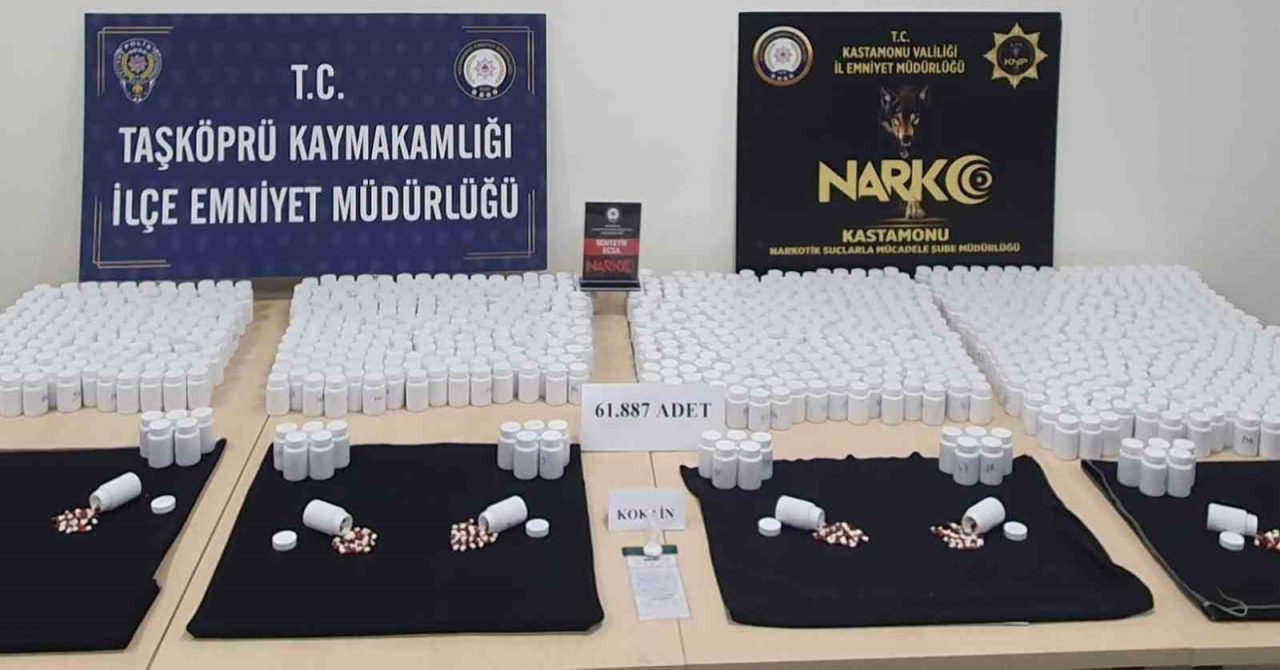 Kastamonu’nun Taşköprü ilçesinde gerçekleştirilen operasyonda 3 gram kokain ve 61