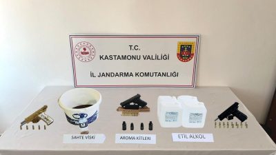 Kastamonu’da jandarma ekiplerince gerçekleştirilen sahte alkol operasyonunda 3 şüpheli gözaltına