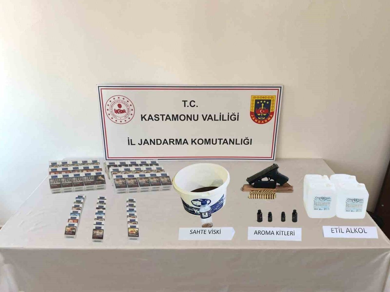 Kastamonu’da jandarma ekiplerince gerçekleştirilen sahte alkol operasyonunda 6 şüpheli gözaltına