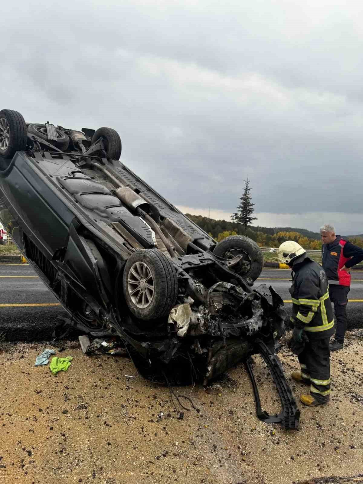 Kastamonu’da yoldan çıkarak takla atan hafif ticari aracın sürücüsü yaralandı.