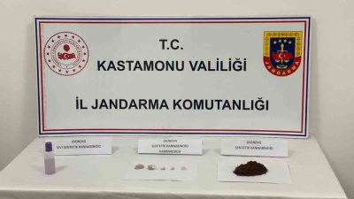 Kastamonu’da jandarma ekiplerince gerçekleştirilen uyuşturucu operasyonunda gözaltına alınan 2 şüpheli