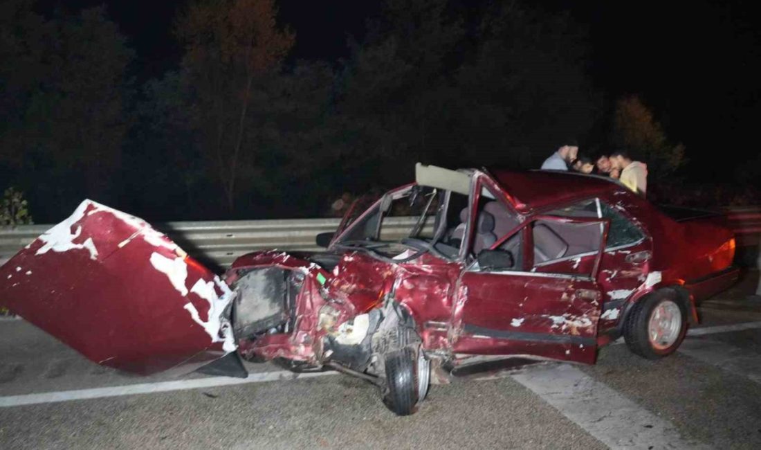 Kastamonu-İnebolu karayolu Gelindağı mevkiinde üç aracın karıştığı zincirleme trafik kazasında