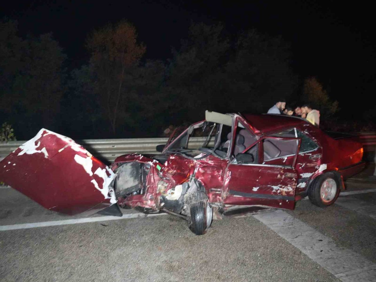 Kastamonu-İnebolu karayolu Gelindağı mevkiinde üç aracın karıştığı zincirleme trafik kazasında