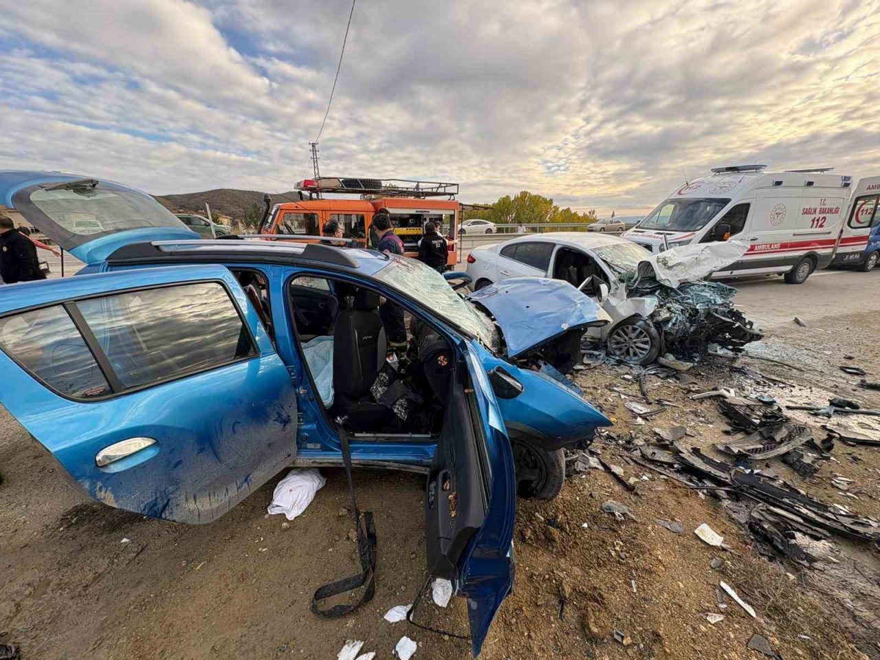 Kastamonu’nun Taşköprü ilçesinde iki otomobilin çarpışması neticesinde meydana gelen kazada