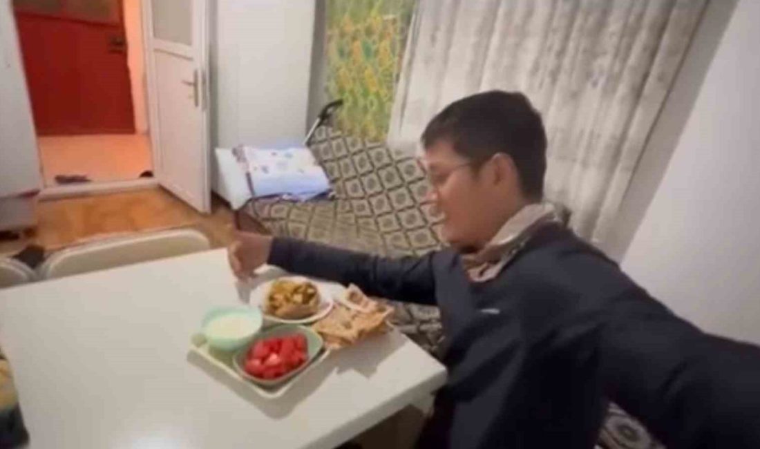 Erzincan’ın Kemaliye ilçesinde Tayvanlı bir motosikletçi, köy misafirperverliğinin en güzel