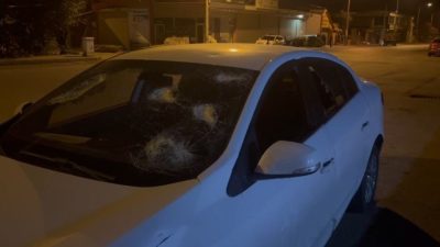Erzincan’da bir kişi kiraladığı otomobilin camlarını kırarak araca zarar verdi.