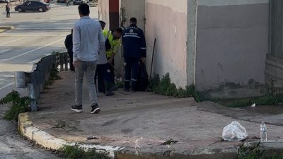 Kocaeli’nin İzmit ilçesinde cenaze töreninden dönen polis memurları ve yakınlarını