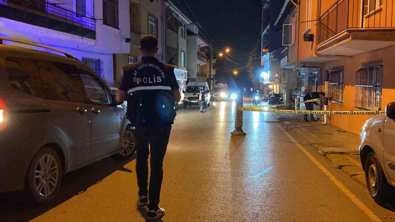 Kocaeli’nin İzmit ilçesinde sokak ortasında bacağından vurulan kişi yaralandı. Polis,