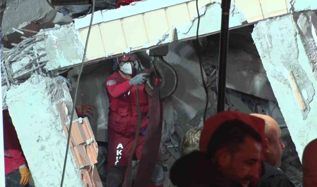 Kocaeli’nin Gebze ilçesinde içinde çöken ve 2 çocuğun cansız bedenine