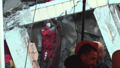 Kocaeli’nin Gebze ilçesinde içinde çöken ve 2 çocuğun cansız bedenine