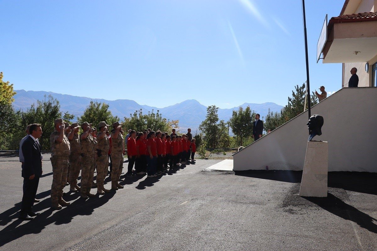 Yeni eğitim ve öğretim yılının açılmasıyla Erzincan’ın Üzümlü ilçesi Karakaya